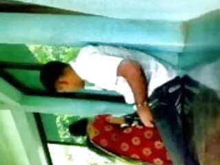 लड़की बुढ़िया के सेक्सी फिल्म फुल सेक्सी झुर्रीदार पैरों की पूजा करती है