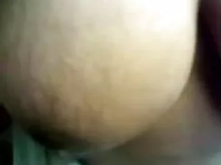 एम्बर ने उसकी सेक्सी मूवी फुल सेक्सी चूत पर उंगलियाँ फेर दी