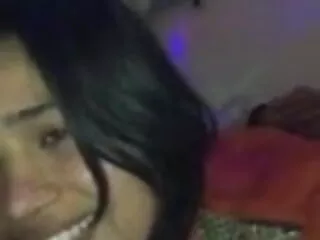 लिडा एक सेक्सी मूवी फुल मूवी किशोर थाई लड़की है जो एक होटल में चुदाई करती है