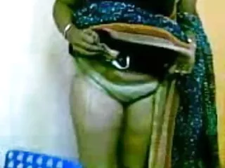 एक ब्रिटिश क्लब में सेक्सी यूके के फुल सेक्सी मूवी वीडियो झूलों का गैंगबैंग