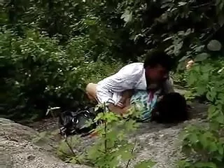 पतले किशोर लचीले फुल मूवी वीडियो में सेक्सी पदों पर बैठे